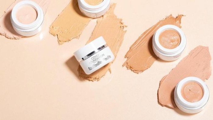 5 Rekomendasi Cream Foundation yang Bikin Kulit Flawless