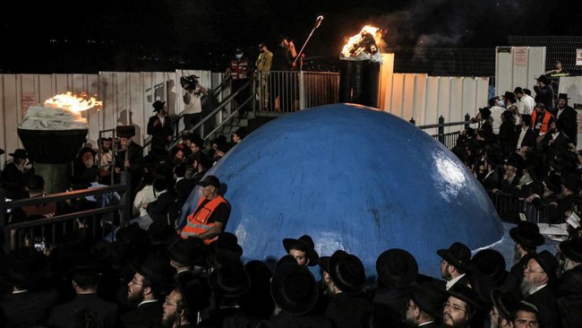 Puluhan umat Yahudi dilaporkan tewas dalam insiden yang terjadi saat Perayaan Lag BaOmer, di Gunung Meron, Galilea, Israel, pada Kamis (29/4).