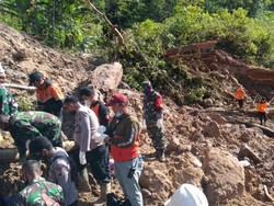 12 Orang Tertimbun Longsor di Tapsel: 3 Ditemukan Tewas-9 Masih Hilang