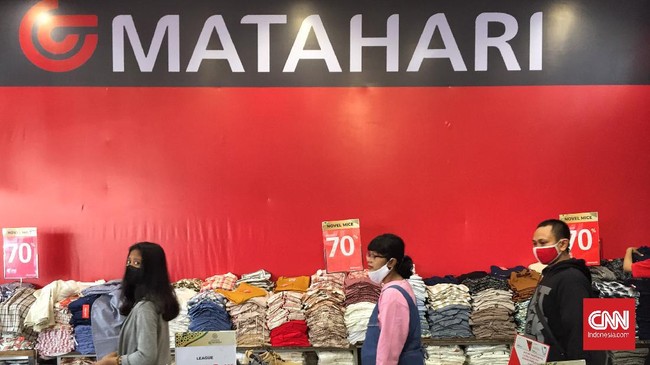 Matahari Dept Store mengaku 100 gerai ritelnya terdampak PPKM mikro yang berlaku sejak 22 Juni 2021. Jumlah mewakili 67 persen dari total gerai perusahaan.