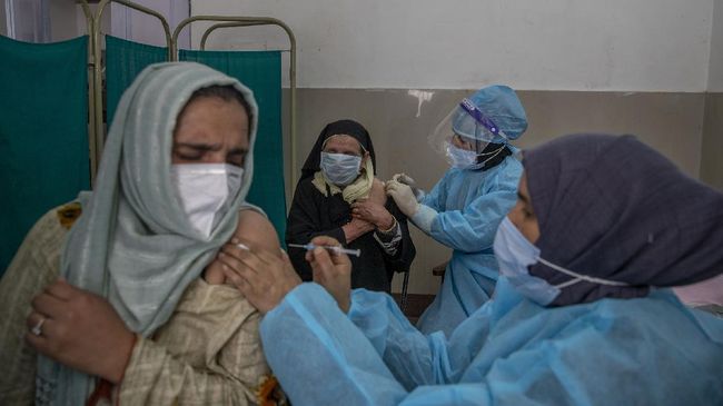 Sekitar 2.500 warga di India menjadi korban penipuan setelah kedapatan menerima suntikan vaksin Covid-19 palsu berisi air garam.