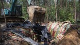 FOTO: Penutupan 290 Sumur Minyak Ilegal di Musi Banyuasin Ratusan sumur minyak ilegal di Musi Banyuasin Sumsel ditutup polisi untuk menghindari aktivitas pengeboran ilegal.