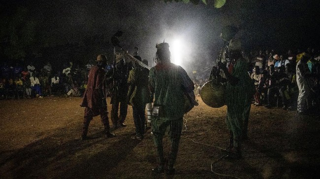 FOTO: Ritual Kebal Peluru, Ramuan Sakti untuk Lawan ISIS