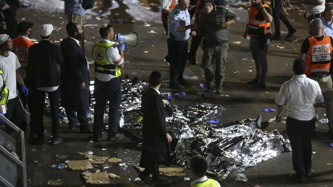 Upacara keagamaan umat Yahudi, Lag Ba'Omer, yang berlangsung di satu situs ziarah paling suci Israel berujung maut pada Kamis (29/4).