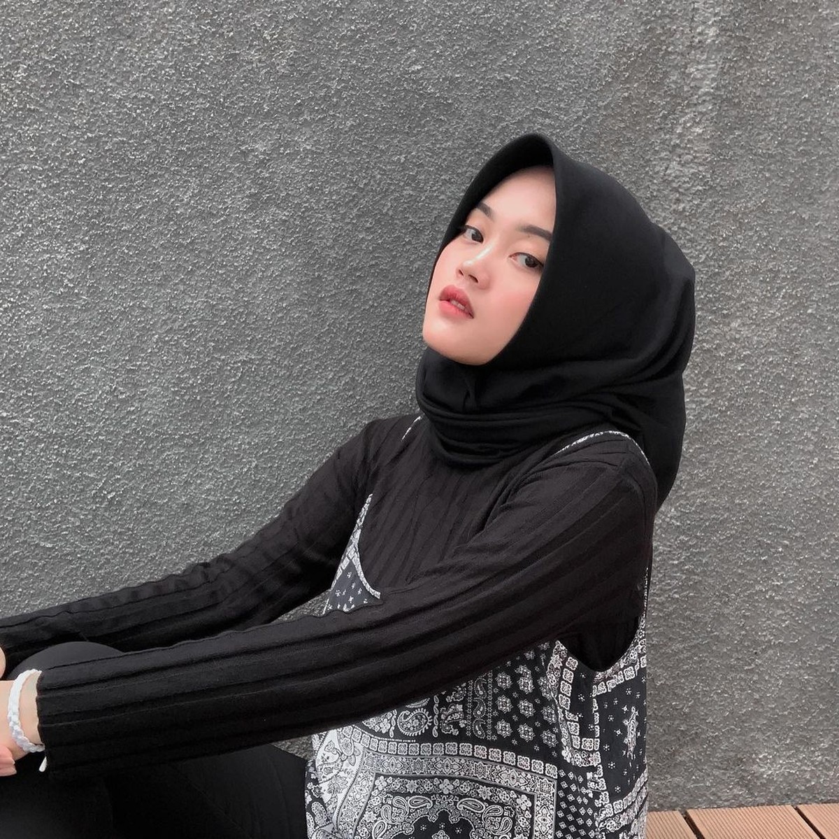 Setelah Nathalie Holscher kembali ke rumah Sule&period; Putri Sule&comma; Putri Delina dikabarkan telah meninggalkan kediaman Sule&period; Yuk kita intip  potret Putri Delina&excl;