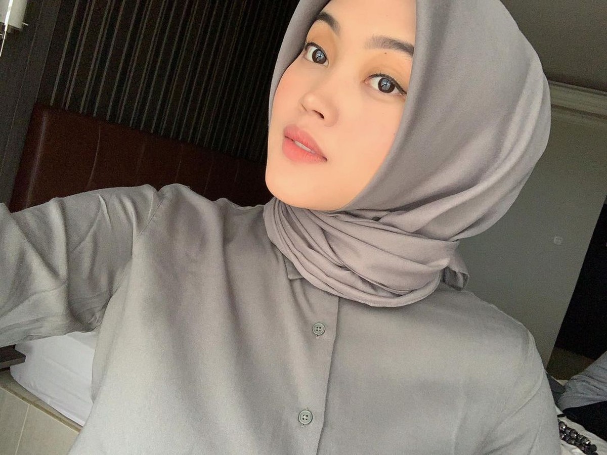 Setelah Nathalie Holscher kembali ke rumah Sule&period; Putri Sule&comma; Putri Delina dikabarkan telah meninggalkan kediaman Sule&period; Yuk kita intip  potret Putri Delina&excl;