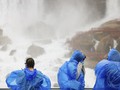 FOTO: Sensasi Terguyur Buih Air Terjun Niagara