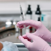 Perhitungkan Sebelum Melakukan, Ini Dia 7 Efek Samping Suntik Botox