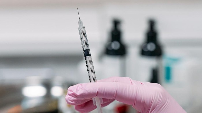 Perhitungkan Sebelum Melakukan, Ini Dia 7 Efek Samping Suntik Botox