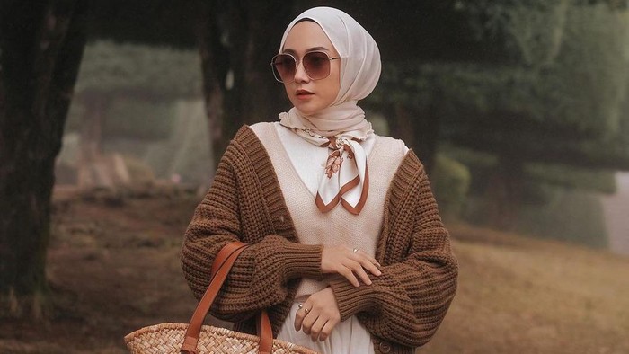 Jenis Bahan Hijab yang Cocok untuk Berbagai Situasi