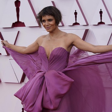 Gaya Rambut Disebut Mirip Tokoh Kartun, Ini Jawaban Santai Halle Berry