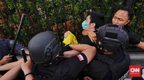 Penangkapan Massa Aksi, Arogansi Polisi Berdalih Pandemi