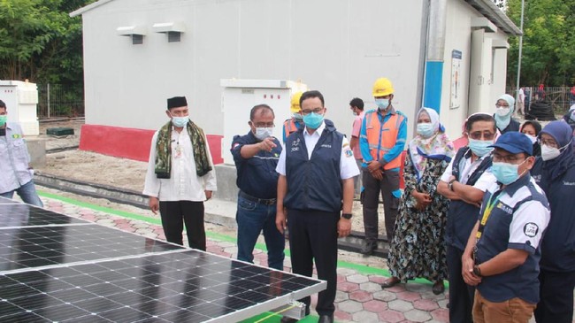 Gubernur Provinsi DKI Jakarta Anies Baswedan beserta jajarannya meninjau Pulau Sabira pada Jumat (30/4).