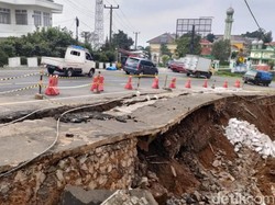 Pascalongsor di Jalur Puncak, Kendaraan Berat Dialihkan ke Jonggol