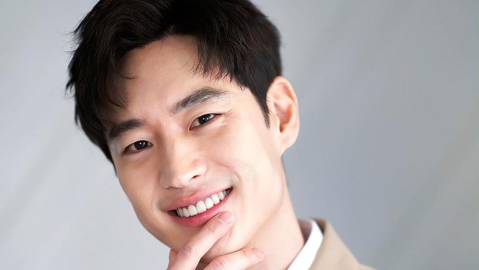 7 Pesona Lee Je Hoon, Supir Taksi Ganteng di Drama Korea 'Taxi Driver'