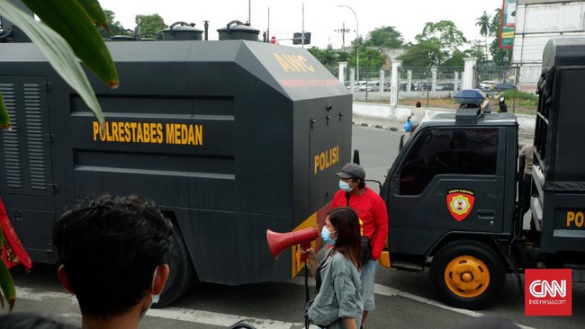14 Peserta Aksi May Day di Medan Ditangkap Polisi Kadiv Buruh dan Miskin Kota LBH Medan mendata 14 peserta aksi May Day yang diamankan itu adalah 7 pria dan 7 perempuan.