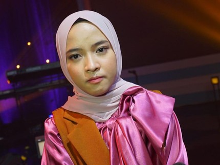 Nissa Sabyan Posting Foto Wajahnya Dibalut Perban, Ada Apa?