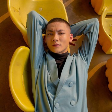 Koleksi Foto Telanjang Dada Adam Rosyadi yang Diduga Pacar Agnez Mo