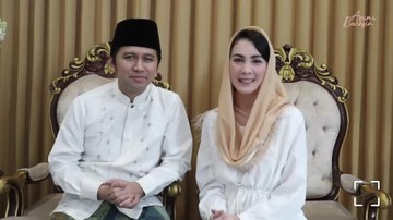 BUKAN ARUMI, KELUARGANYA YANG JATUH CINTA DENGAN EMIL DARDAK
