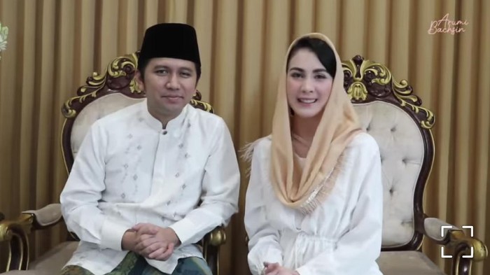 Arumi Bachsin yang jadi isteri pejabat.