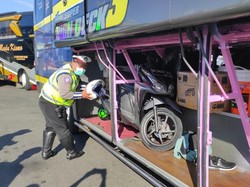 Ada-ada Saja, Pemudik dari Bali Nekat Masukkan Sepeda Motor ke Bagasi Bus