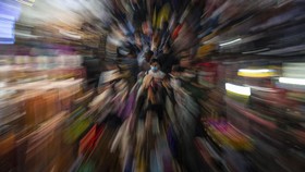 FOTO: Pengunjung Pasar Tanah Abang Membeludak