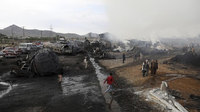 FOTO: Ledakan Tangki BBM di Afghanistan, 7 Orang Tewas