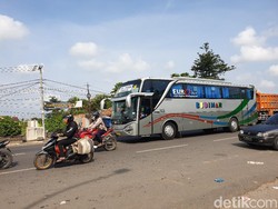 Suasana Pos Penyekatan Karawang-Bekasi Jelang Larangan Mudik