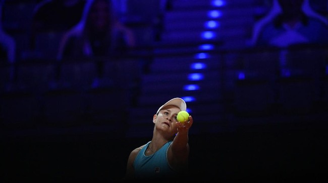 Petenis wanita nomor satu dunia, Ashleigh Barty membuat keputusan mengejutkan gantung raket di usia 25.
