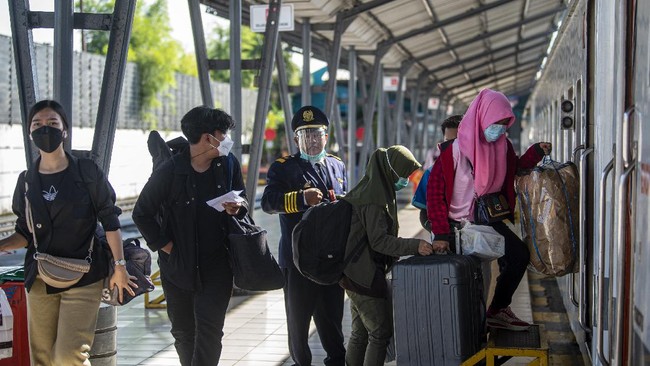 Pengurangan armada bus di tingkat daerah dianggap cukup dapat membantu menekan laju keinginan warga untuk mudik saat Idulfitri.