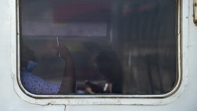 FOTO: Suasana Jelang Mudik Dilarang di Stasiun Palembang
