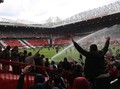 FOTO: Detik-detik Suporter Man Utd 'Bajak' Old Trafford
