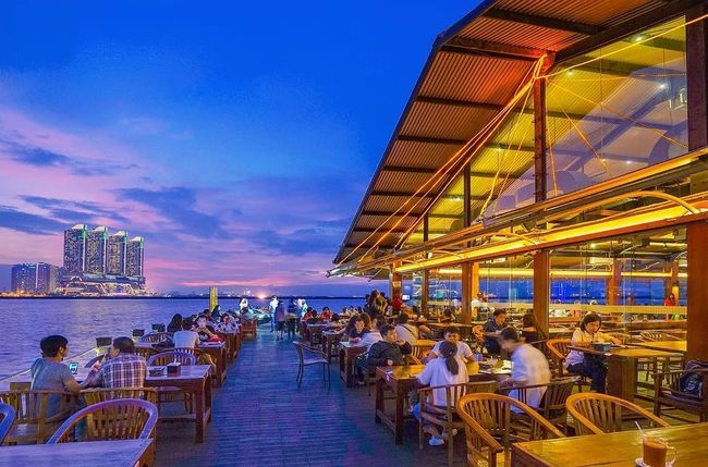 5 Pilihan Cafe Outdoor di Jakarta Cocok untuk Buka Puasa