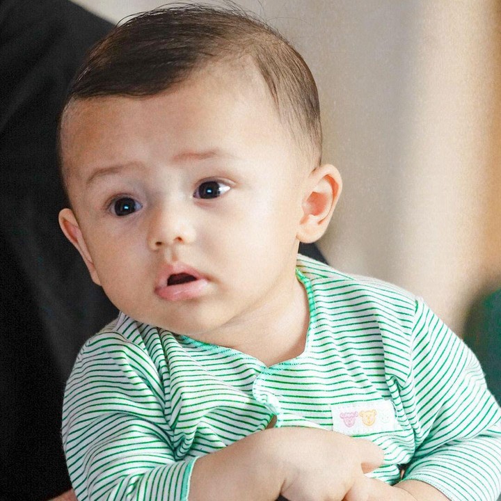 <p>Sakalingga Ibra Pratama, putra Ussy Sulistiawaty dan Andhika Pratama tengah jadi perbicangan nih, Bunda. Banyak yang bilang Saka mirip aktor di drama Korea Vincenzo, Song Joong Ki. (Foto: Instagram @ussypratama)</p>