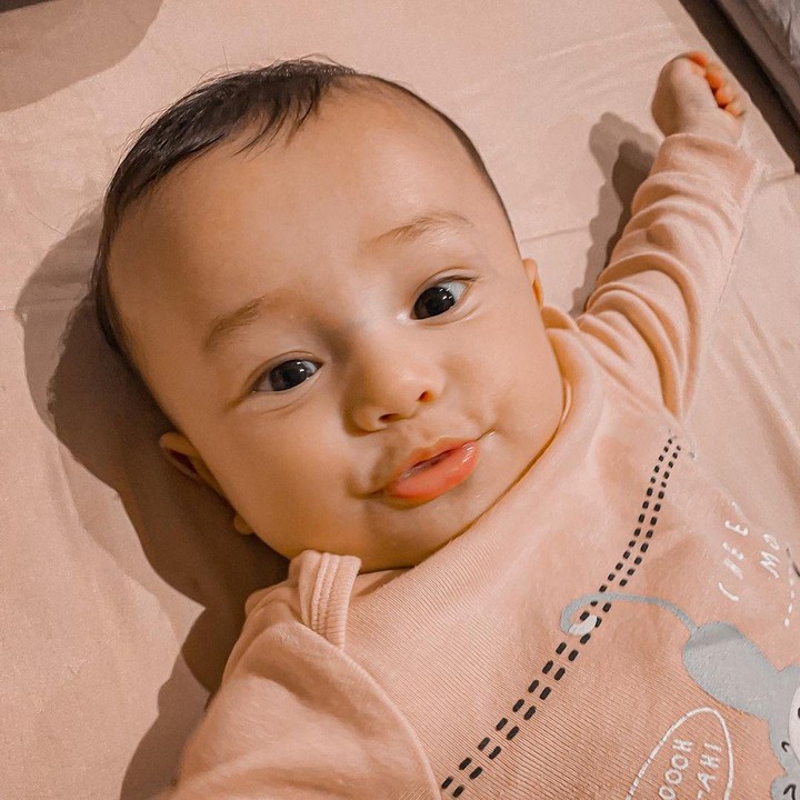<p>Tak cuma tampan, wajah imut dan menggemaskan Saka juga banyak menuai pujian dari netizen. (Foto: Instagram @ussypratama)</p>
