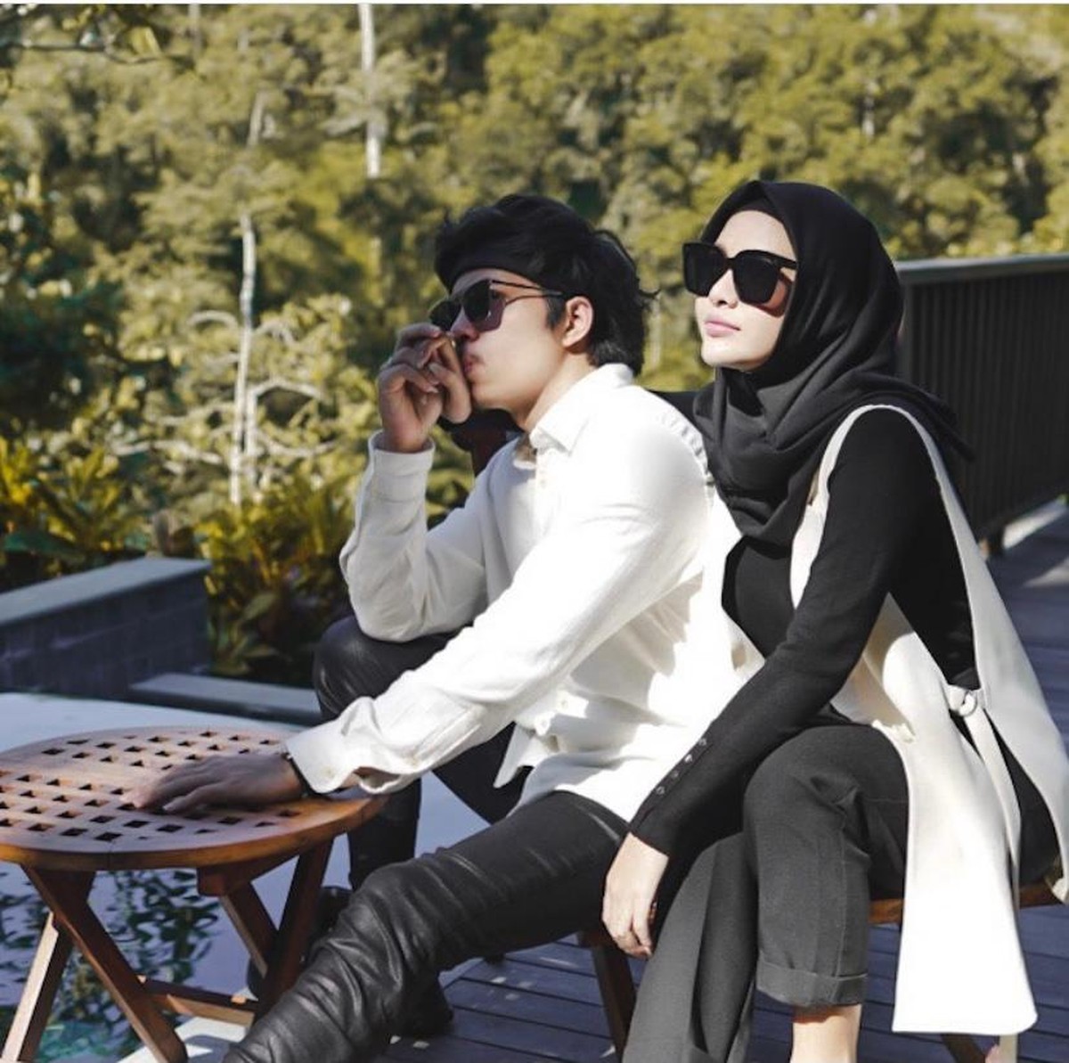 Atta Halilintar dan Aurel Hermansyah merayakan ulang tahun pernikahan ke satu bulan&period; Yuk kita intip kemesraan mereka setelah sebulan menjadi pasangan suami istri&excl;