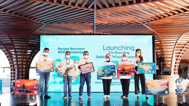 BRI bersinergi dengan Kemenparekraf meluncurkan Co-branding Debit BRI Wisata Nusantara untuk meningkatkan pemasaran pariwisata dan ekonomi kreatif
