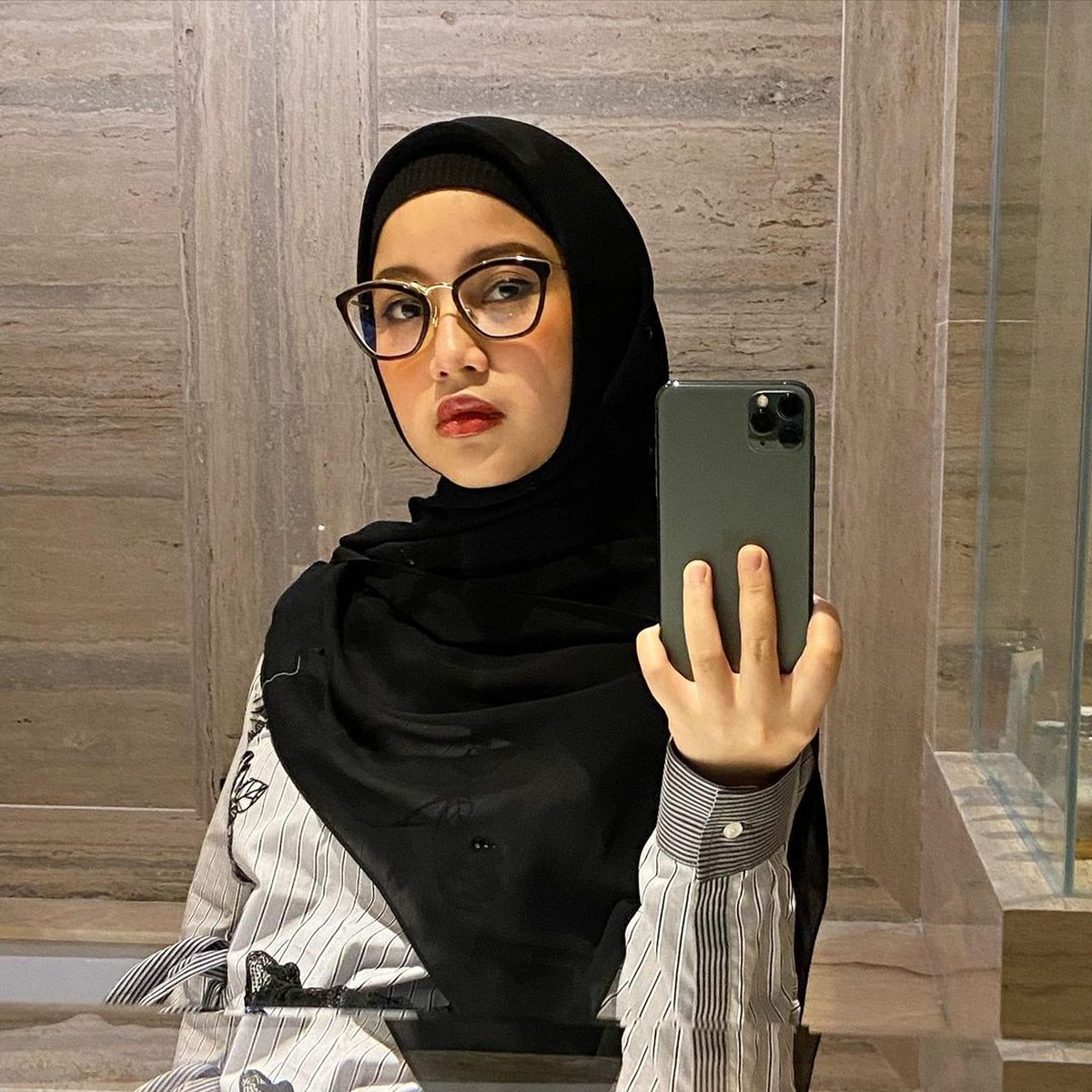 Chacha Frederica tuai hujatan karena mukena yang ia kenakan saat tarawih bareng keluarga&period; Yuk kita intip potret cantik Chacha&excl;