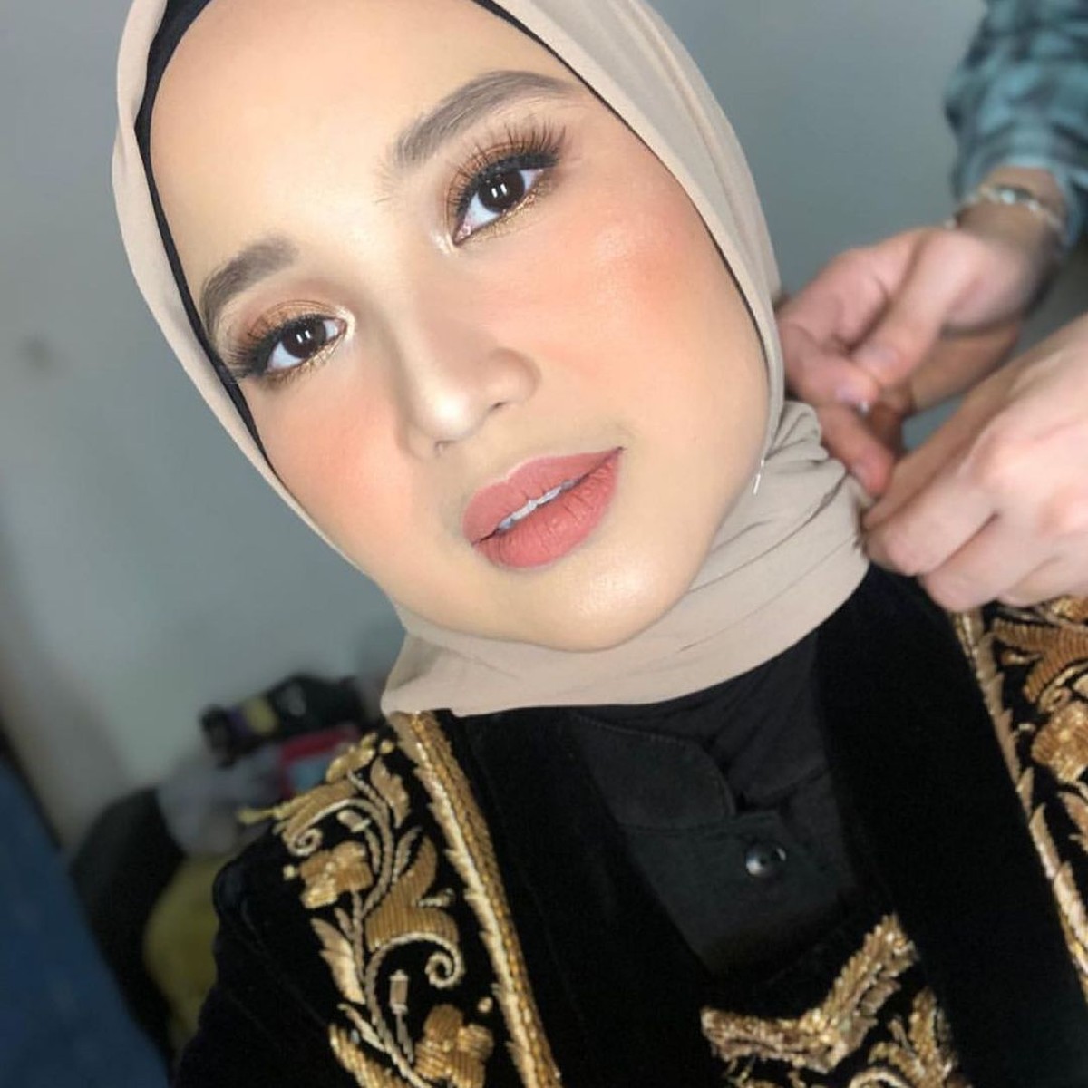 Chacha Frederica tuai hujatan karena mukena yang ia kenakan saat tarawih bareng keluarga&period; Yuk kita intip potret cantik Chacha&excl;
