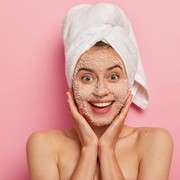 5 Tanda Kulit Kamu Butuh Eksfoliasi, Biar Gak Kusam Lagi