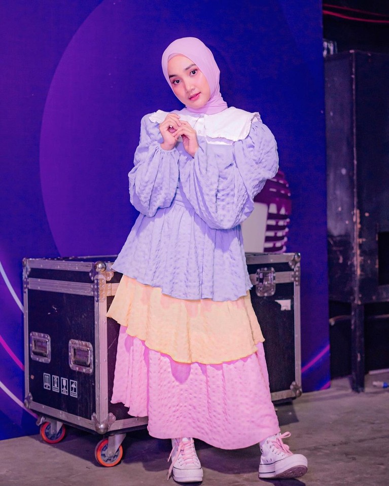 Fatin Shidqia Lubis Penyanyi Fatin Shidqia berbagi cerita soal menjalani puasa di bulan Ramadhan. Yuk kita intip gaya Fatin selama bulan Ramadhan!