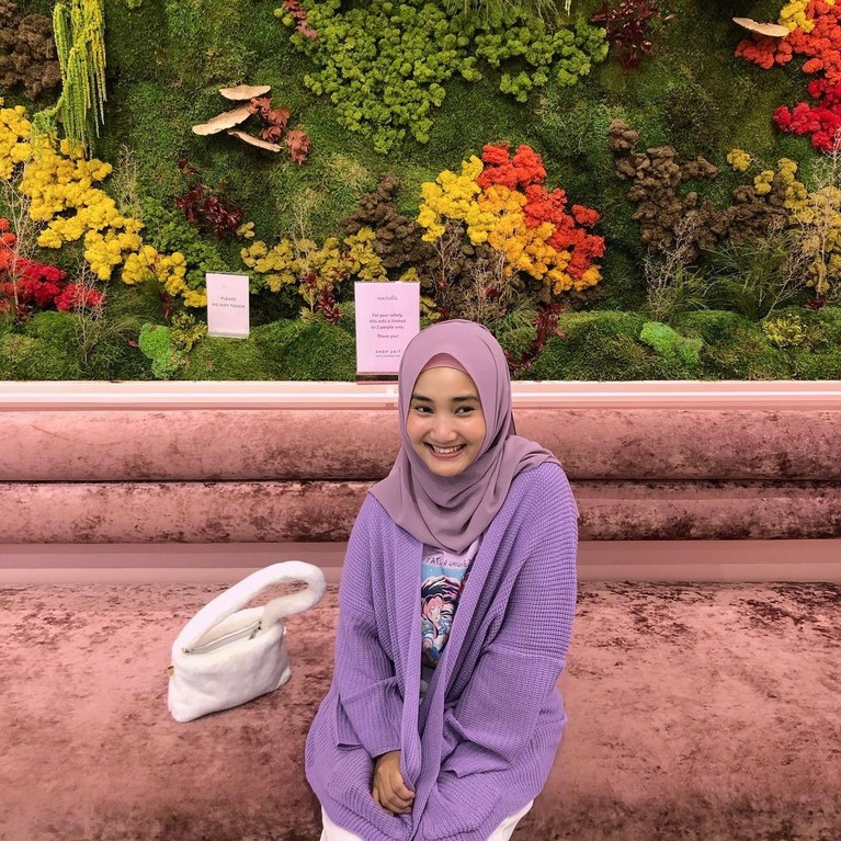 Penyanyi Fatin Shidqia berbagi cerita soal menjalani puasa di bulan Ramadhan. Yuk kita intip gaya Fatin selama bulan Ramadhan!