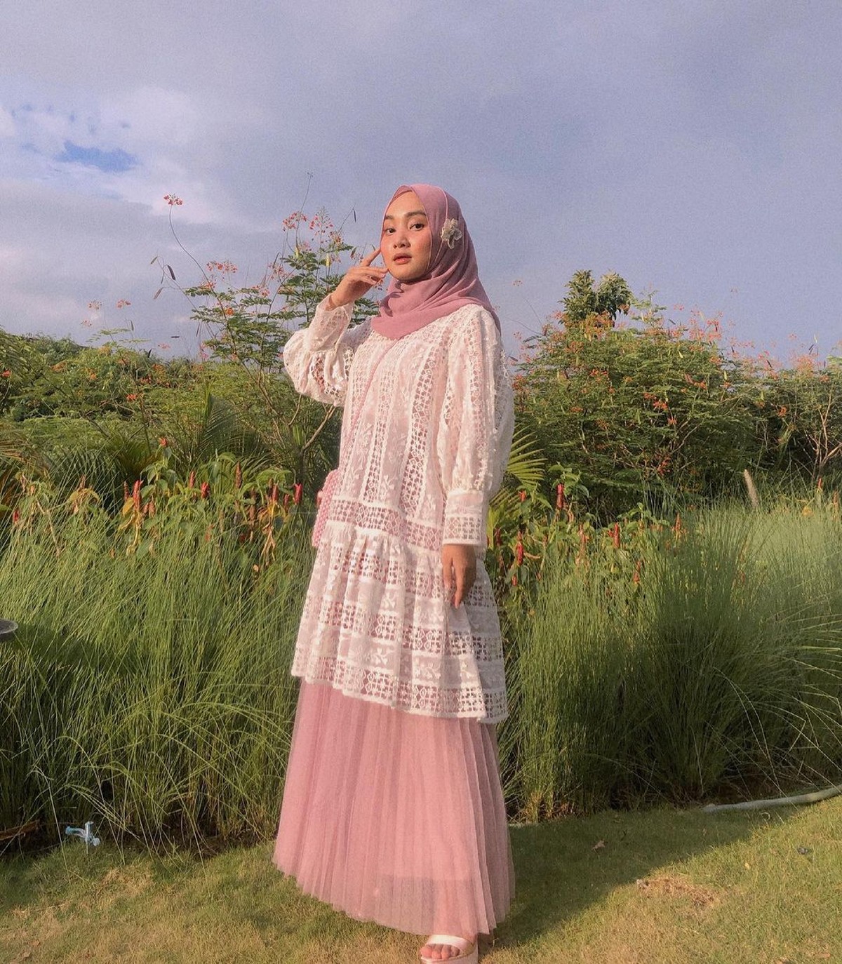 Penyanyi Fatin Shidqia berbagi cerita soal menjalani puasa di bulan Ramadhan&period; Yuk kita intip gaya Fatin selama bulan Ramadhan&excl;