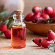 Rosehip Oil, Kandungan Skincare yang Kaya Akan Manfaat