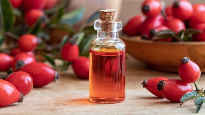 Rosehip Oil, Kandungan Skincare yang Kaya Akan Manfaat