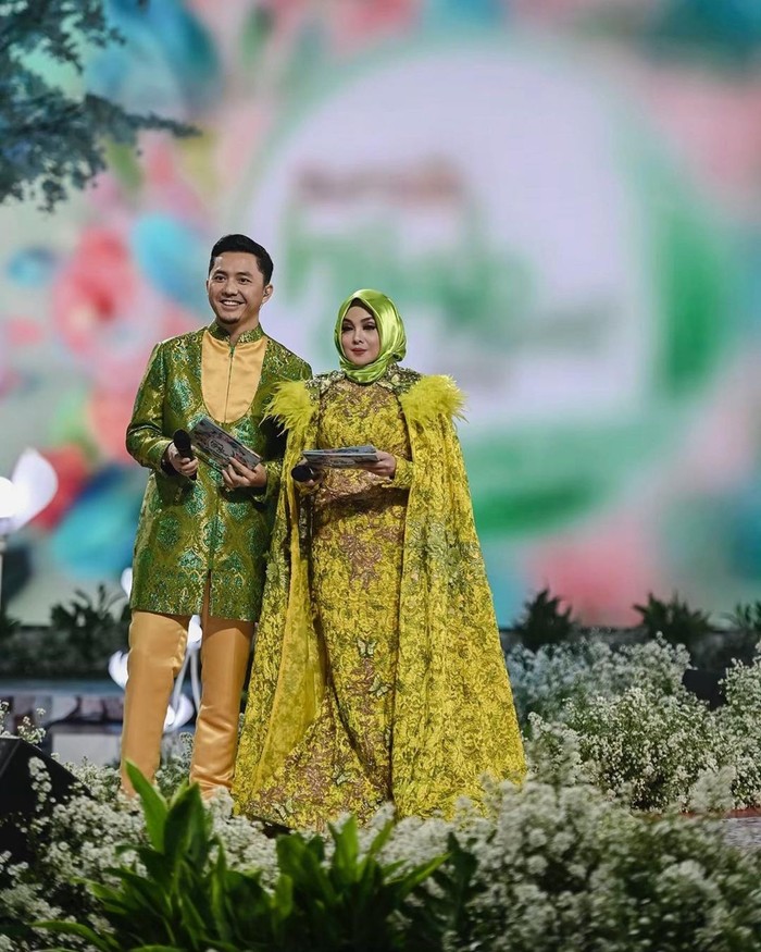 Ia juga terkenal sebagai pembawa acara liga sepakbola Indonesia dan juga dunia. Terry juga membawakan program Sport7 di Trans7 dan One Stop Football selama belasan tahun. (Foto: instagram.com/terryputri/)