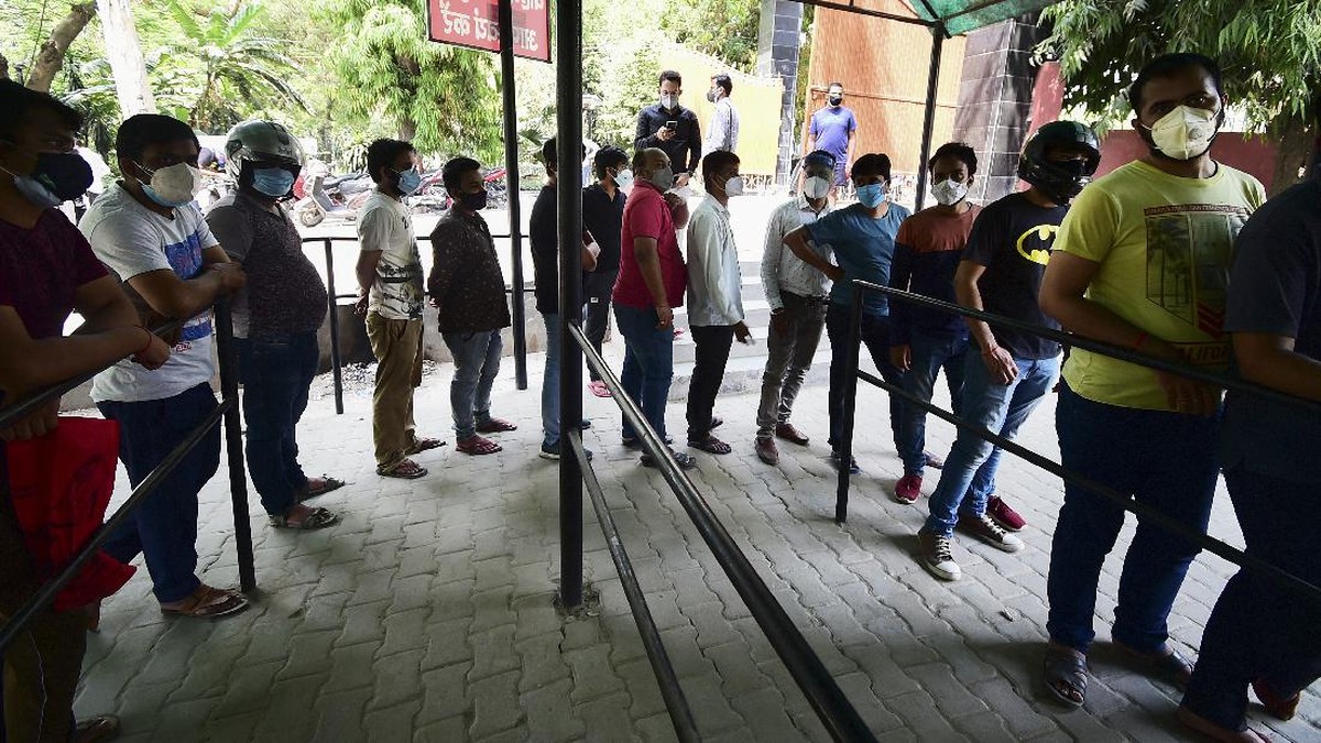 FOTO: Berebut Vaksin di Tengah Krisis Covid-19 India