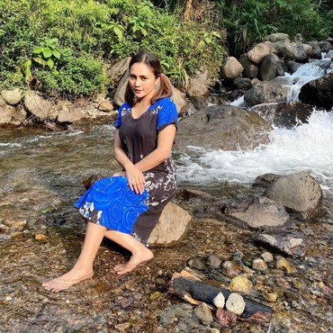 Mengaku Tak Dinafkahi, Ini Sosok Istri Maell Lee yang Jualan Es Kelapa