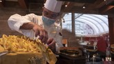 FOTO: Kota Terapung Itu Melaut Lagi Kapal pesiar raksasa yang dijuluki kota terapung kembali berlayar di perairan Italia pada akhir pekan kemarin.