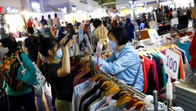 Warga Berdesakan di Thamrin City Buntut Diskon Baju Lebaran